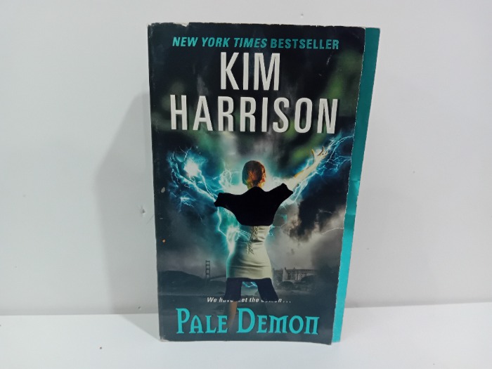 KIM HARRISON 