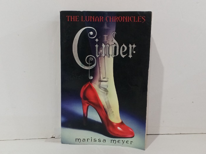 THE LUNAR CHRONICLE  Cinder